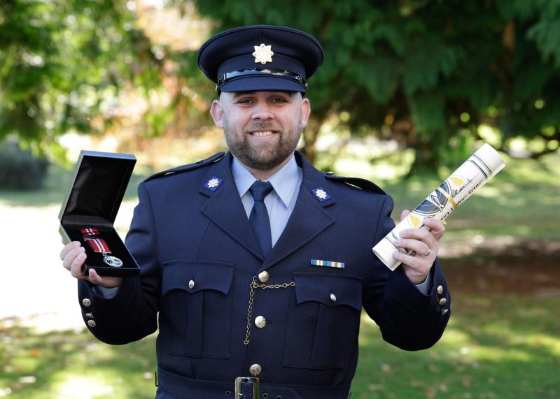 Laois Garda rescued man from car moments before it exploded 