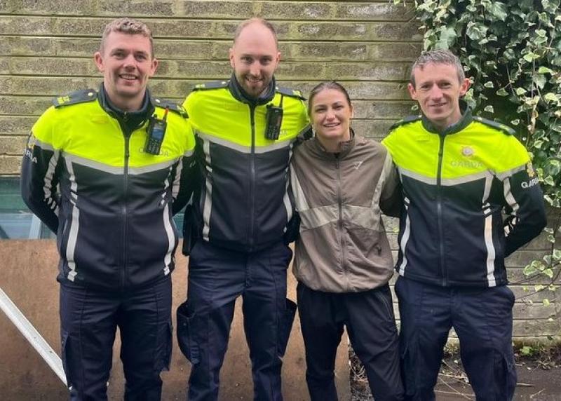 World Champion boxer poses with Portlaoise Gardai 