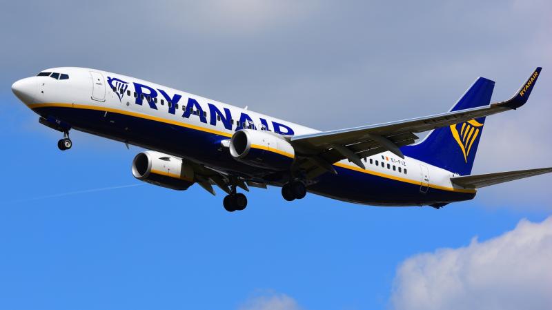 Ryanair passenger's discovery lands airline in hot water after 'misleading' ad