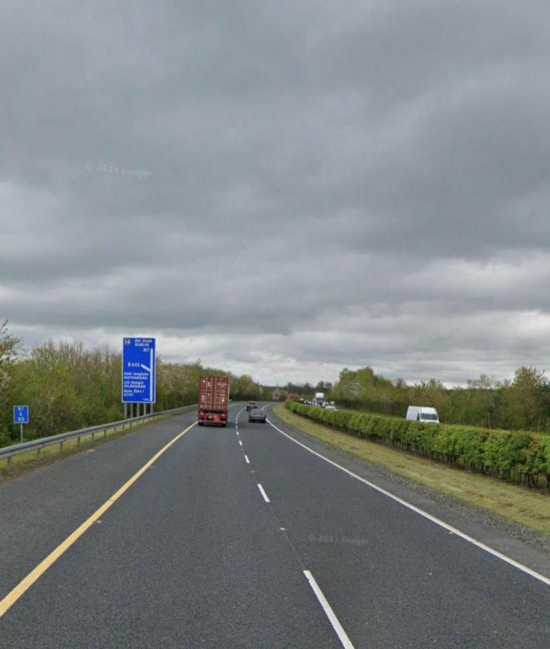 Lane reopens after crash on M7 