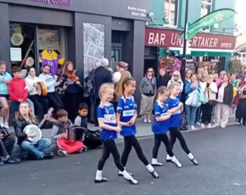 Watch: Laois kids gather crowds at Fleadh Cheoil 2024
