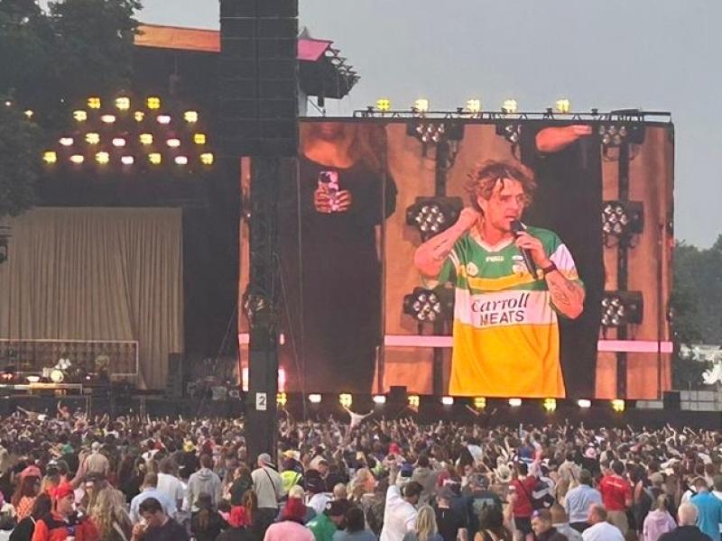 WATCH: EP performer dons midland's jersey during set