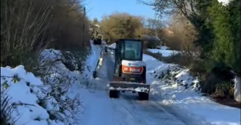 WATCH: Laois locals team up to clear roadways