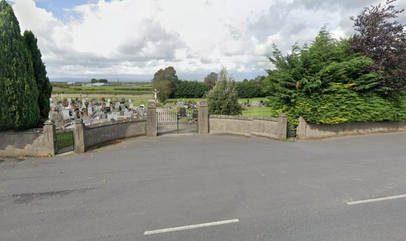'Very dangerous' pedestrians need footpath to Laois cemetery