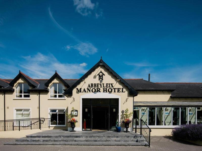 Laois hotel lodges plans for new padel court pavilion 