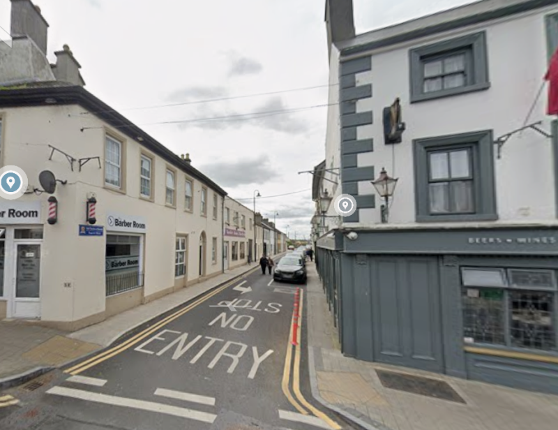 Signage need to stop cars driving out into  traffic in Laois town