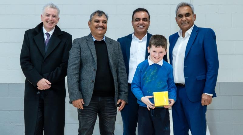Pakistani golfers donate €10,000 to Autism school with Laois students