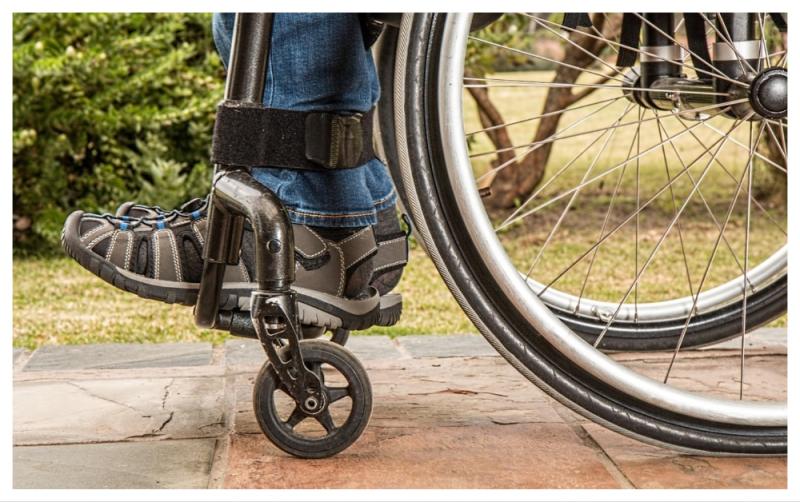 Near misses reported on Laois road as disability centre waiting years for footpath