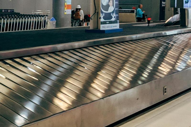 Irish man left suitcase containing just under &euro;600,000 worth of drugs on airport baggage carousel