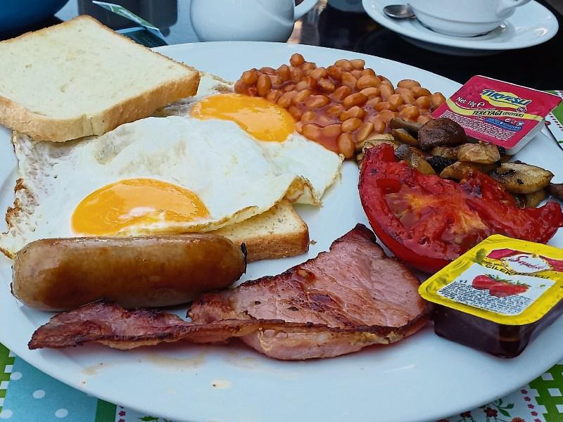 REVEALED: More young people ditching Irish fry-ups for breakfast for being 'too fatty' 