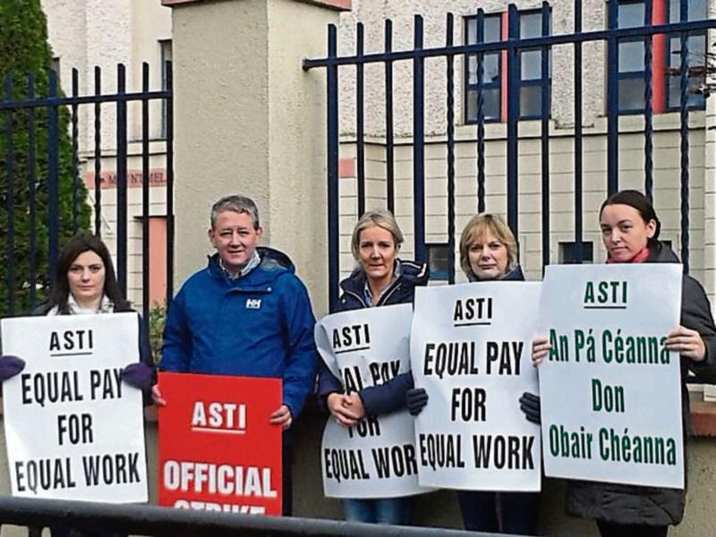 Mountmellick teachers on strike