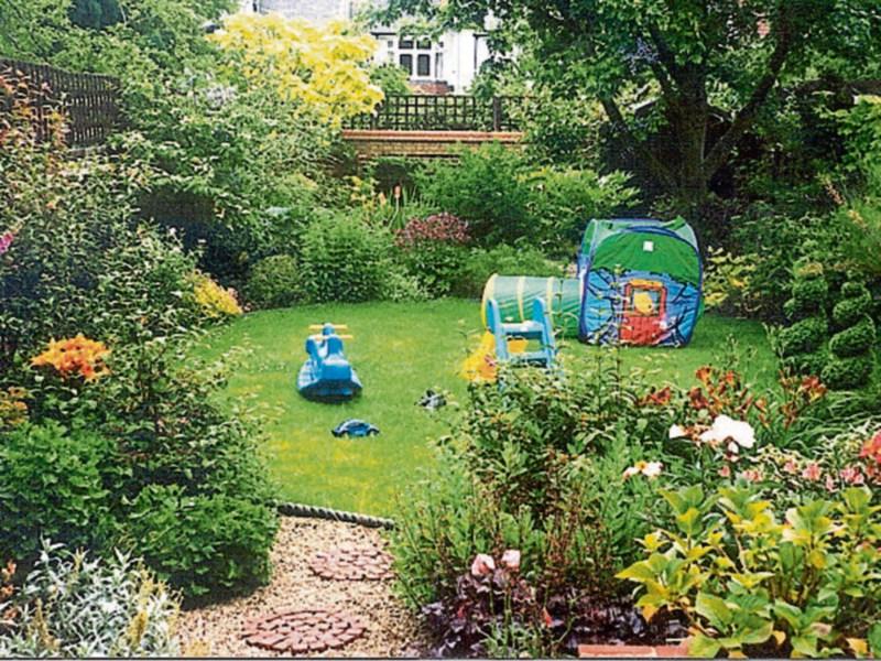 The busy busy family's garden