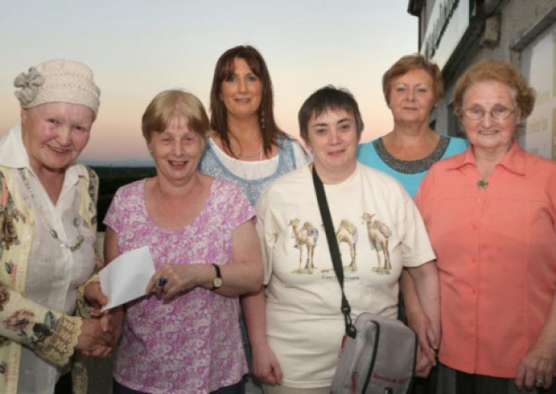 Pictured at the Portarlington ARCH Club final fundraiser at the Gandon Inn , were: Mary Hanlon ( Comm. member ) presenting a cheque to Community Houses - represented by - Mary Donlon , Irene Bryan , Claire Dowling , Bernie Roycroft and Peggy Harris ( Comm. members ) .            Photo: Michael Scully