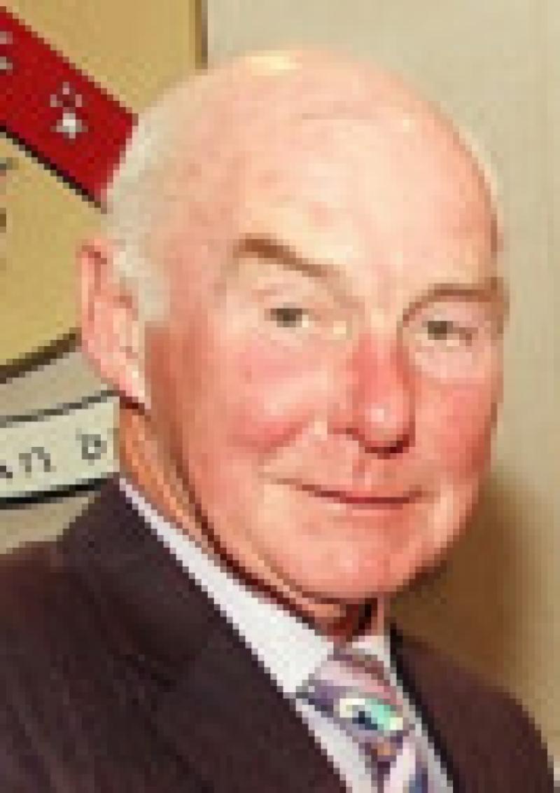 Chairman Jerry Lodge and Portlaoise Mayor Mattehew Keegan present the special award to Kathleen McEvoy and Muareen Clooney on behalf of the Portlaoise Girl Guides.