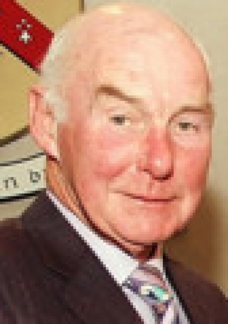 Chairman Jerry Lodge and Portlaoise Mayor Mattehew Keegan present the special award to Kathleen McEvoy and Muareen Clooney on behalf of the Portlaoise Girl Guides.