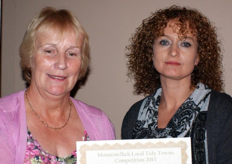 Celine Dunphy on behalf of PadJo and Monica Kearns accepting an Award for 3rd place in Best Roadside Garden from Imelda Burke in the Mountmellick Tidy Towns Awards.