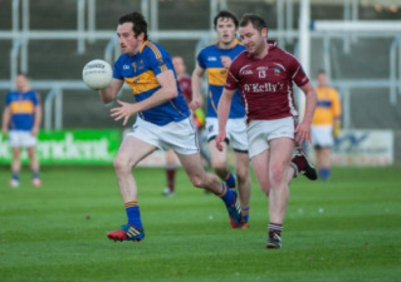 O'Dempseys Brian Meredith on the break as Arles Kilcruises Frances Egan gives chase. Photo Denis Byrne.