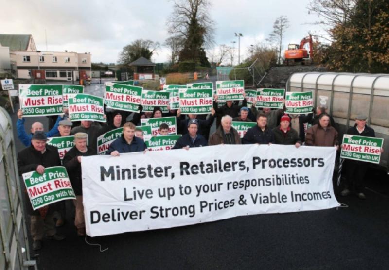 IFA members at protest in Rathdowney outside Meadow meats.