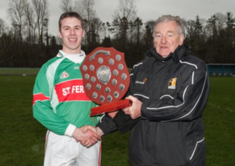 Captain Lee Cleere is presented with the Senior Hurling B plaque by Pat Henderson, Leinster Council. Photo Denis Byrne.