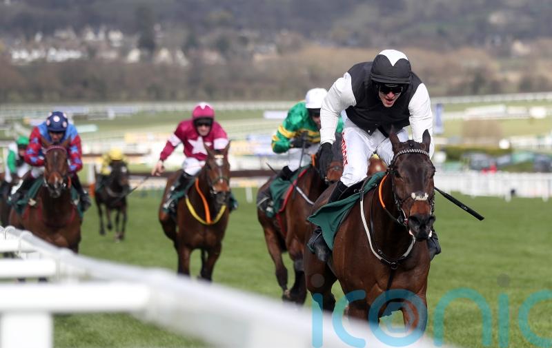 Flooring Porter returns to defend Stayers’ Hurdle title