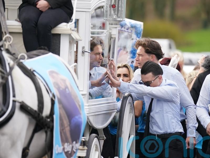Boxers form guard of honour at funeral for Galway pier death teenager